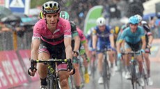 Britský cyklista Simon Yates bhem 8. etapy Gira