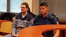 Odsouzený Luká Branke (vlevo) znovu ped ústeckým soudem.