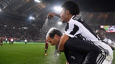 Massimiliano Allegri, trenér Juventusu Turín, si za vítězství v italském poháru...