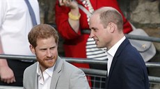 Princ Harry a princ William ve Windsoru den ped Harryho svatbou s Meghan...