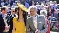 George Clooney a jeho manelka Amal na svatb prince Harryho a Meghan Markle...
