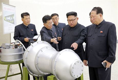 Vdce KLDR Kim ong-un pi prohlídce severokorejského jaderného centra...