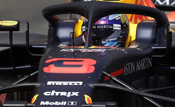 Australan Daniel Ricciardo ze stáje Red Bull v kvalifikaci na Velkou cenu Monaka