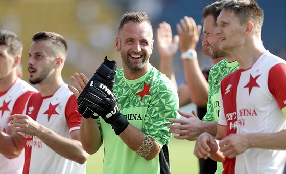 Fotbalisté Slavie slaví jasnou výhru nad Teplicemi a postup do 3. pedkola...