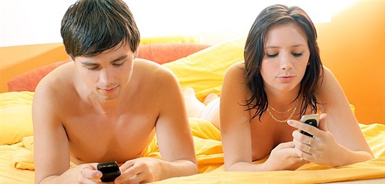 Mobilní erotické seznamky jsou jen náhražkou pokukování po náhodné známosti na...