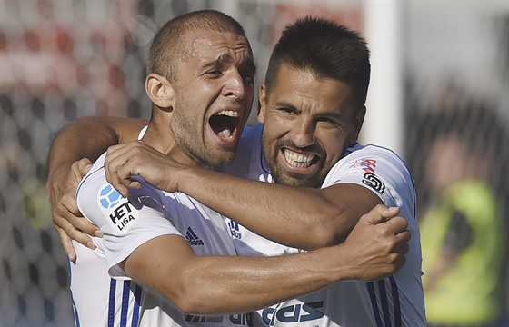 Marek Hlinka (vlevo) a Milan Baro se radují z druhého gólu proti Brnu. (26....