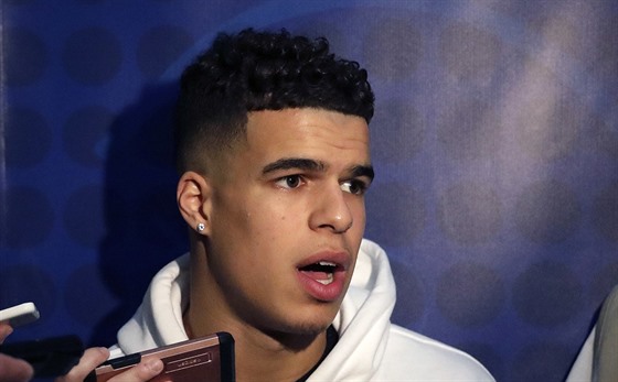 Michael Porter Jr. hovoí na NBA Draft Combine s novinái.