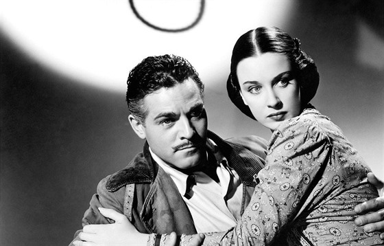 Patricia Morisonová a Alan Curtis ve váleném snímku Hitler's Madman (1943)