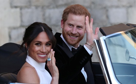 Princ Harry a vévodkyn Meghan pi odjezdu z hradu Windsor (19. kvtna 2018)