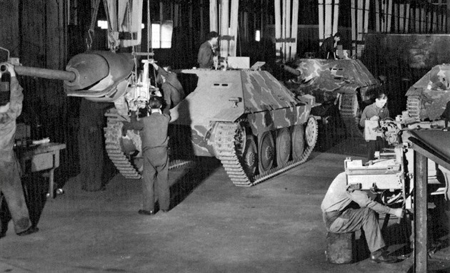 Výroba Jagdpanzer 38, stíha tank Hetzer, ve kodovce stále narstala....