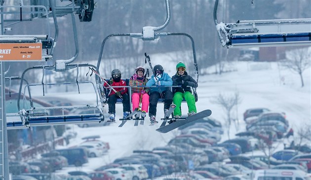 Do Skiareálu Lipno pijelo v zimní sezon 180 tisíc lya.
