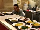 Chan Hon Menga nala eská výprava u výdeje v jídeln ped trnicí.