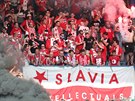 Píznivci Slavie podporují své oblíbence v utkání s Teplicemi.