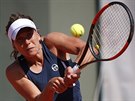 esk tenistka Barbora Strcov bojuje v prvnm kole Roland Garros s Japonkou...