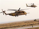 Vrtulníky CH-53 Yas'ur and AH-64D Saraf