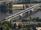 eleznin most pes Vltavu v praskch Holeovicch