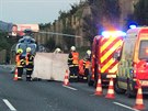 Hromadná nehoda tí a pti aut uzavela dálnici D1 na 16. kilometru u Vechrom...