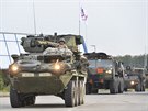 První vozy amerického vojenského konvoje, který míří přes Česko na cvičení...