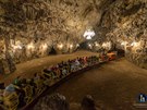 ást Postojnských jeskyní turisté projedou vlákem.