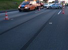 Nehoda dvou osobních aut a dodávky uzavela v pondlí veer dálnici D1 na 16....