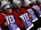 Irové hlasovali o dodatku ústavy, který zakazuje potraty.