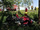 Boní stet s autem nepeil tyiaedesátiletý cizinec na motorce.