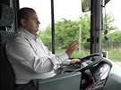 Autobus praské MHD ídí u i Srb Vladan Martinovi.