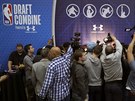 Trae Young v zajetí amerických novinářů na NBA Draft Combine
