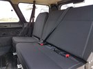 Zadní lavice vozu UAZ 3151 Hunter píli komfortu pro cestující nenabízí. To se...
