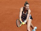 eská tenistka Kristýna Plíková hraje bekhendem v prvním kole Roland Garros.