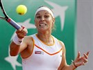 Slovenská tenistka Dominika Cibulková se soustedí na hru v prvním kole Roland...
