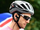 Britský cyklista Simon Yates ped startem 17. etapy Gira.