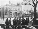 V lednu 1942 odjely ze shromadit v Sokolovn I ti transporty plzeskch...