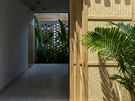 Pkným lokálním materiálem jsou bambusové pletené panely, které architekti...