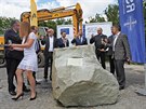 Poklep�n�m z�kladn�ho kamene za�ala v �ter� dlouho odkl�dan� stavba prvn� ��sti...