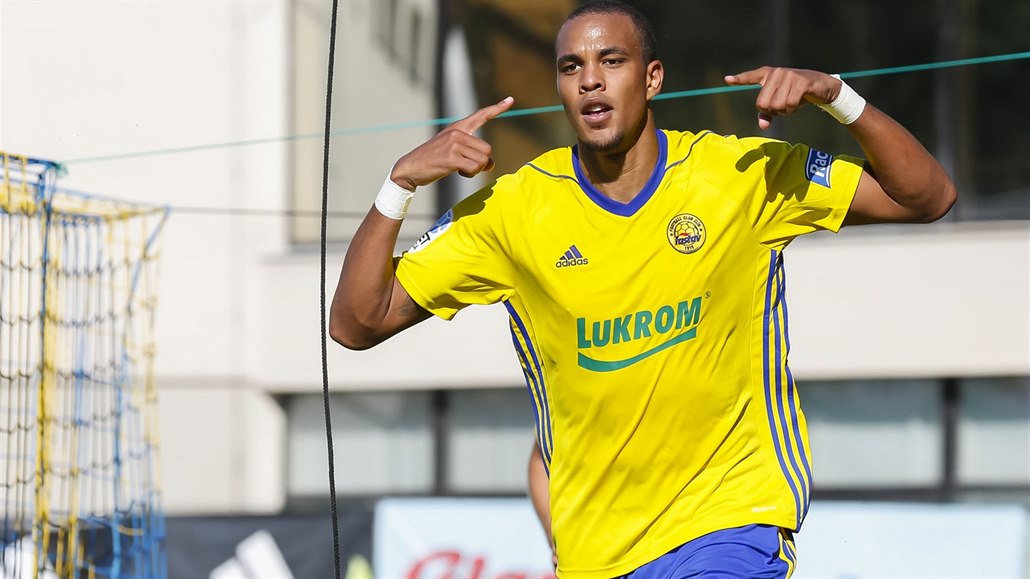 Jean-David Beauguel ze Zlína slaví hattrick v utkání proti Liberci.