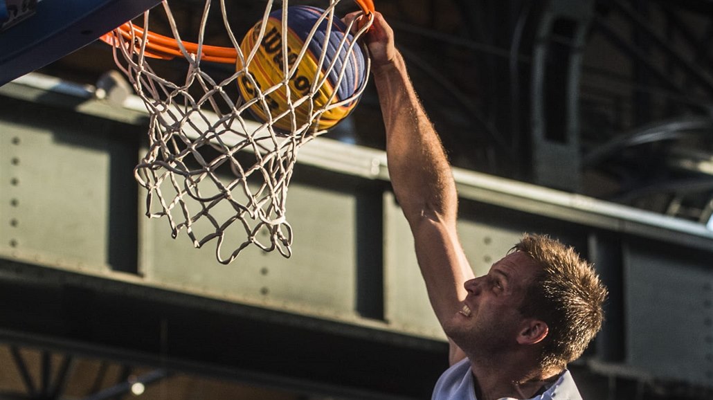 Jan Stehlík z týmu BO sme�uje na ostravském turnaji série 3x3.