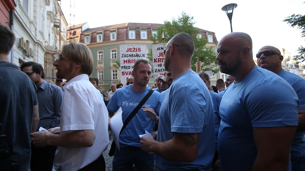 Uvedení kontroverzní hry, v ní� Je�í� znásil�uje muslimku, provázela �ada...