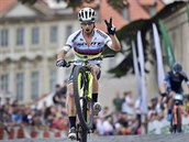 Mistr svta Nino Schurter na trati Praskch schod bavil divky. Nakonec dojel...