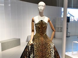 Róba Cat Women od Jeana Paula Gaultiera vypadá jako z pravého leoparda, ale je...