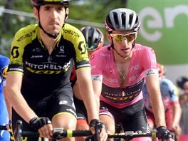 Simon Yates (vpravo) bhem 19. etapy Gira