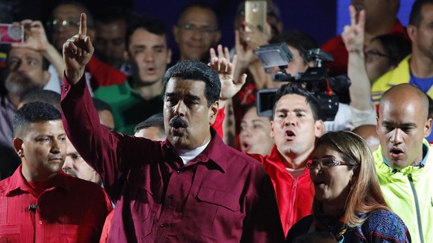 Nicols Maduro slav se svmi pznivci vtzstv ve venezuelskch prezidentskch volbch (20.5.2018)