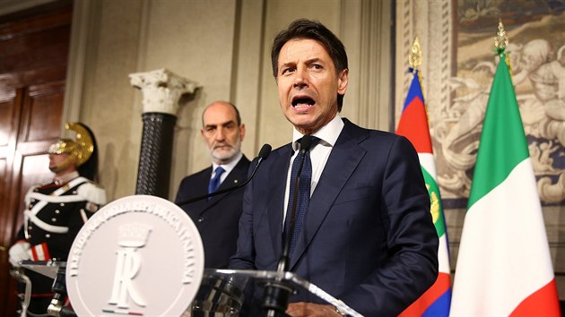 Designovan italsk premir Giuseppe Conte po schzce s prezidentem Sergiem Mattarellou (27. kvtna 2018)