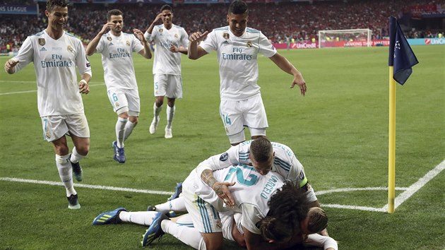 Fotbalist Realu Madrid slav fantastickou trefu Garetha Balea ve finle Ligy mistr.