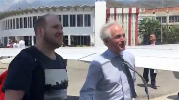 Propu�t�n� Ameri�an Josh Holt na cest� z Venezuely (27. kv�tna 2018).