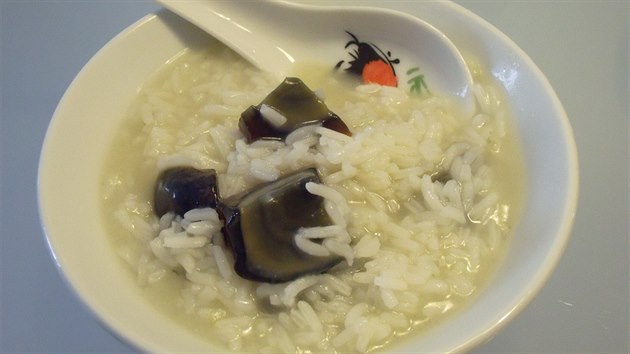 Často se přikládá k rýžové kaši kondží.