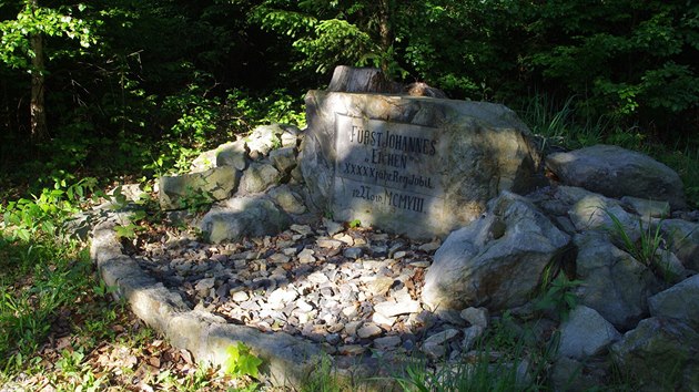 Jubilejní lichtenštejnský kámen nad Damníkovskou hájovnou