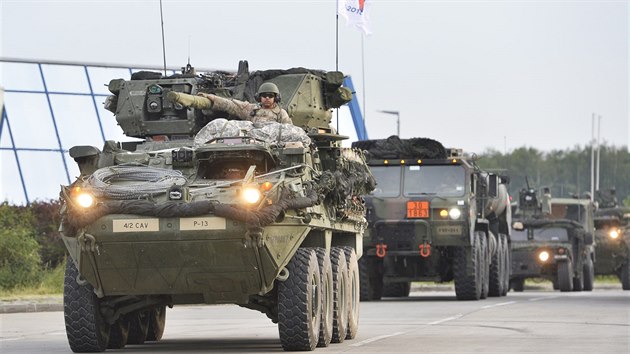 První vozy amerického vojenského konvoje, který míří přes Česko na cvičení Saber Strike 2018 v Pobaltí, vjely na území ČR přes hraniční přechod Rozvadov (29. května 2018).