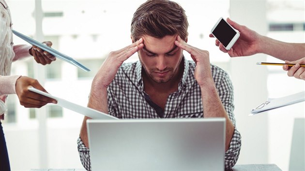 Tři z pěti zaměstnanců trpí stresem. Mohou za to šéfové i peníze