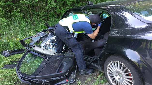 Čelní střet dvou aut u Mirotic nepřežila řidička Škody Octavie.